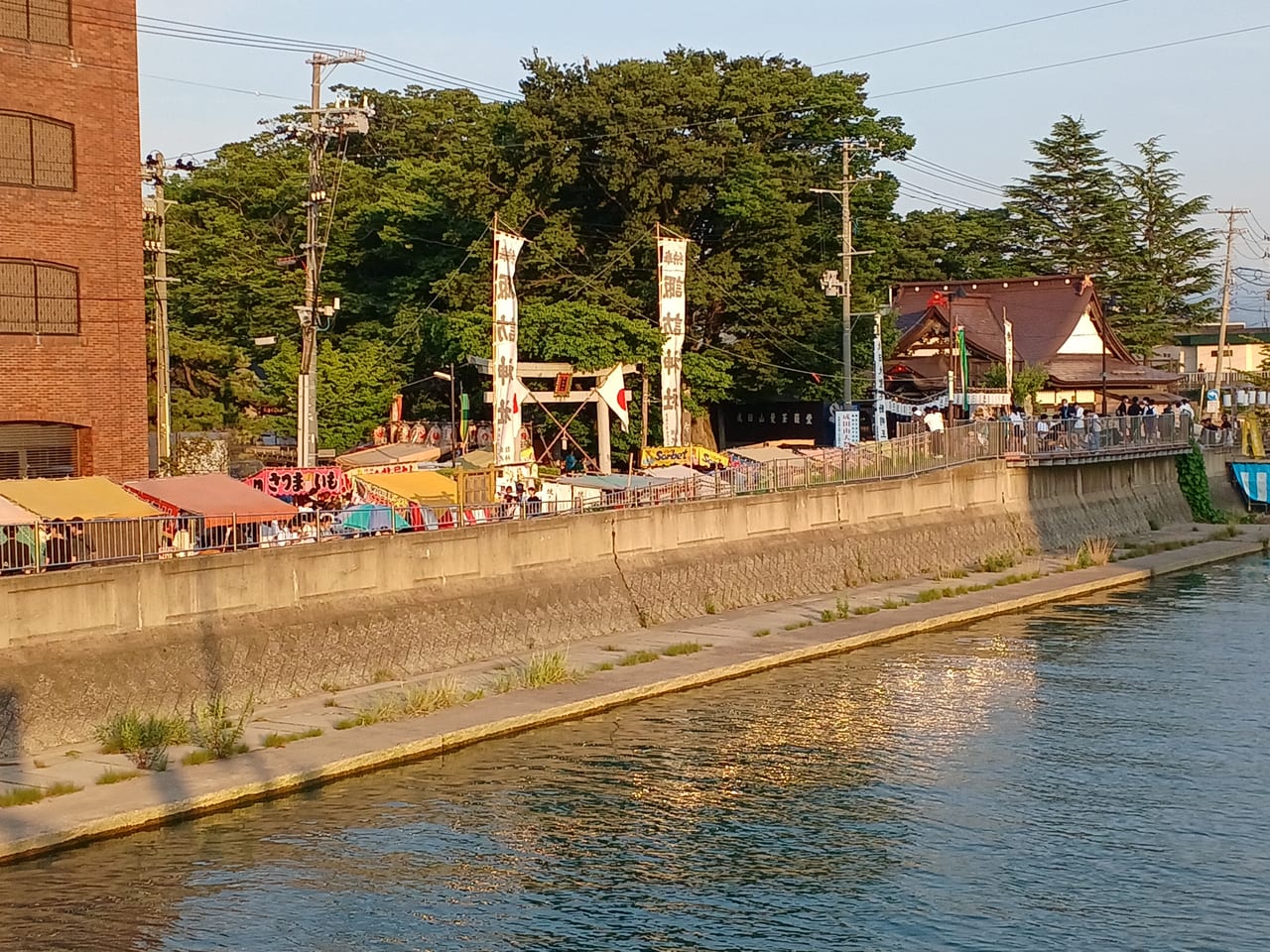 諏訪神社全体