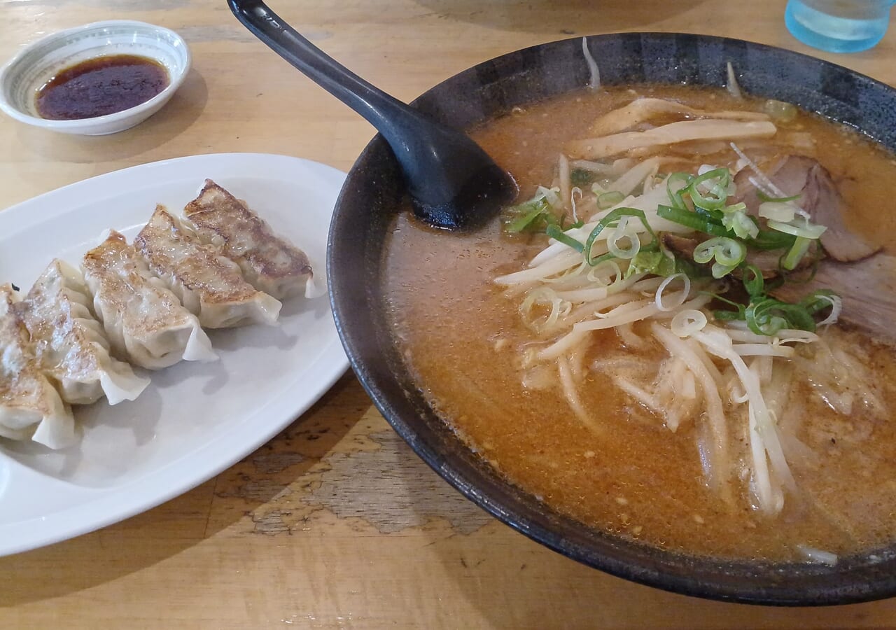 さんぱちラーメン味噌ラーメンと餃子