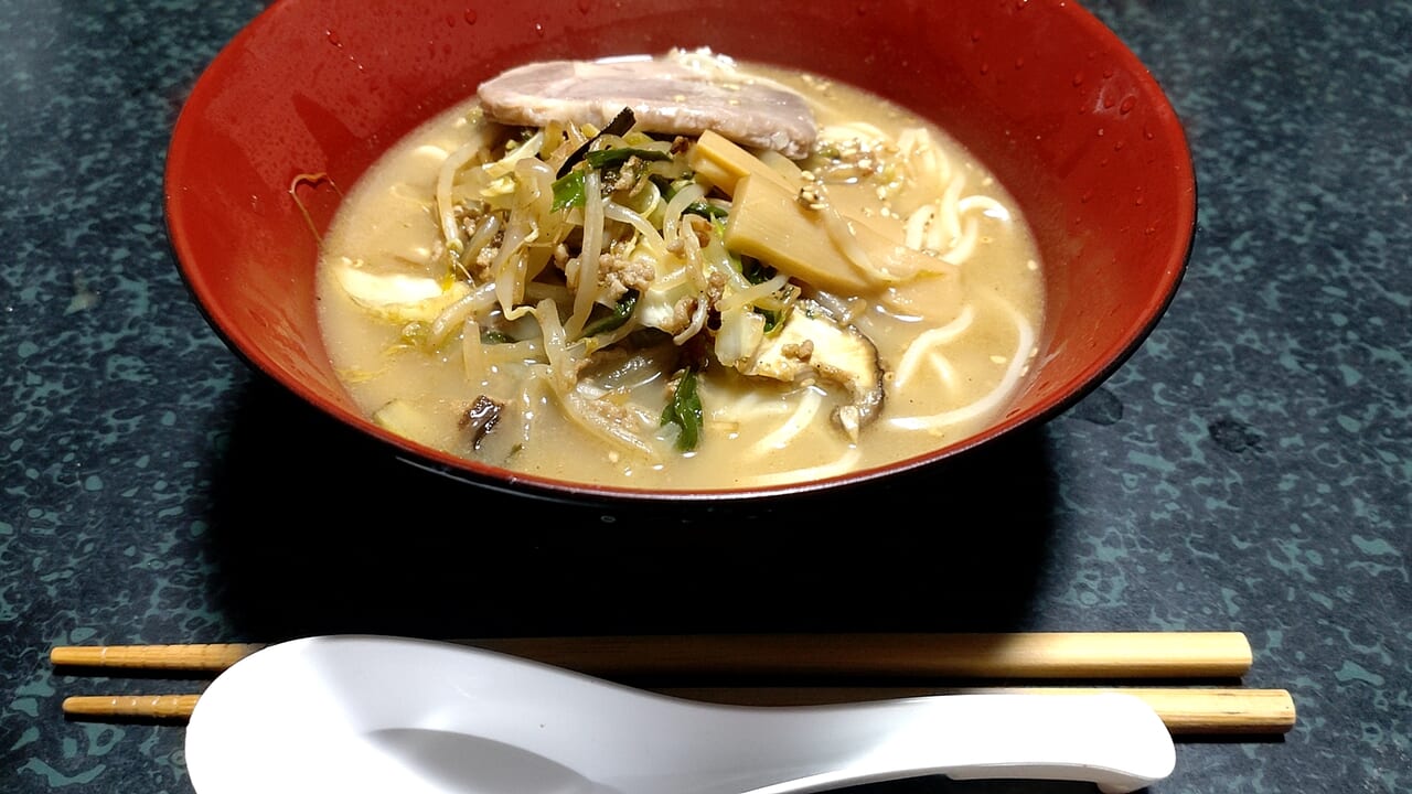 ひらこ屋　麺　レンゲ