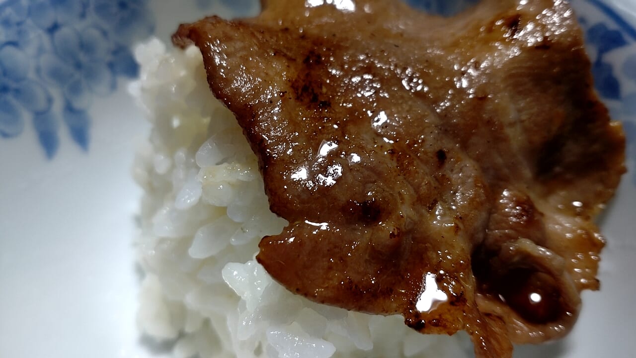 牛たん　ご飯　一口分