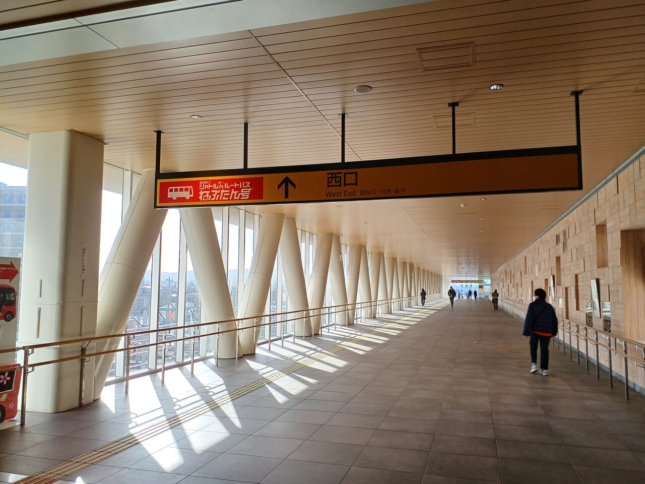 青森駅西口方面