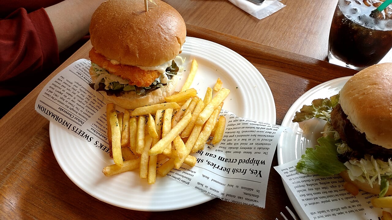 ヴィーダカフェ　海老カツバーガー　実物