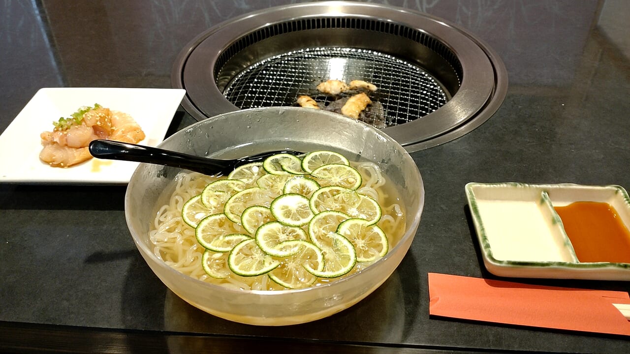 炭火焼肉悠々館 すだち冷麺　ワニ肉