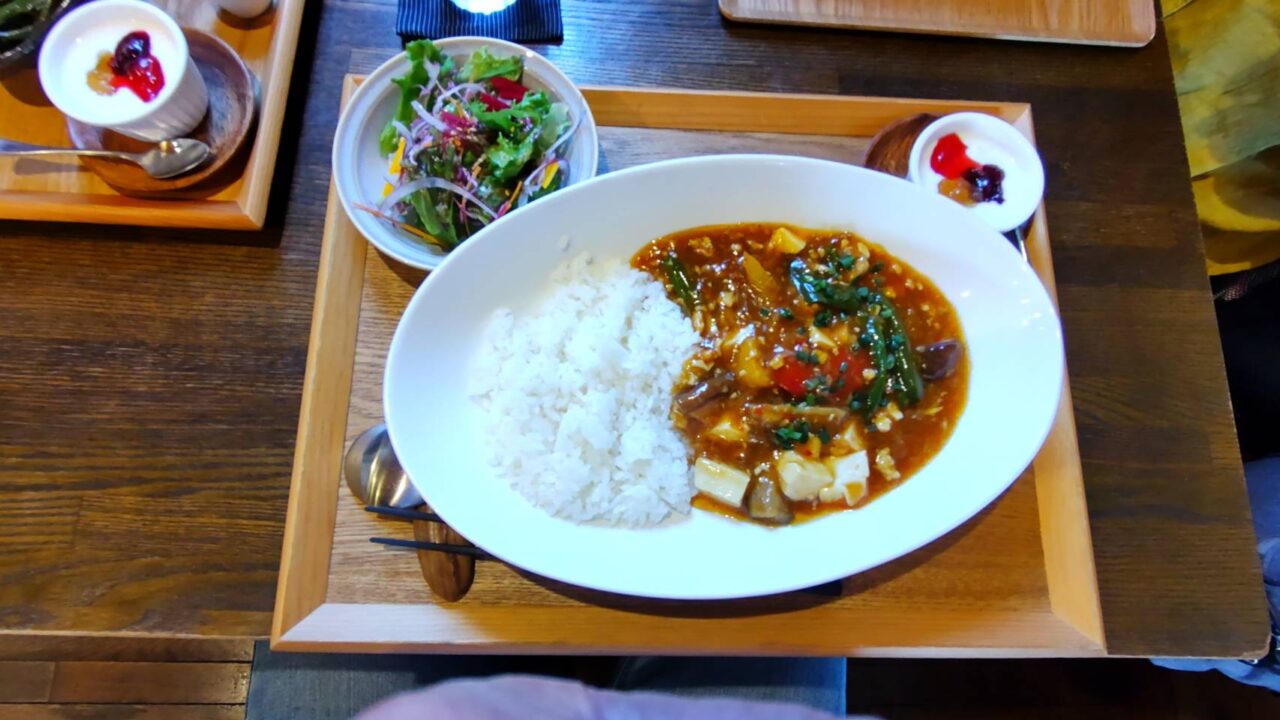レストランアタ　カレーマーボセット　実物