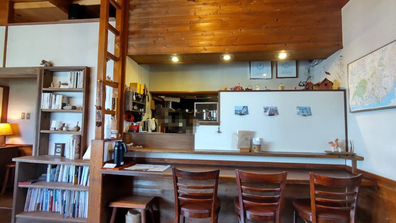 レストランアタ　店内　装飾