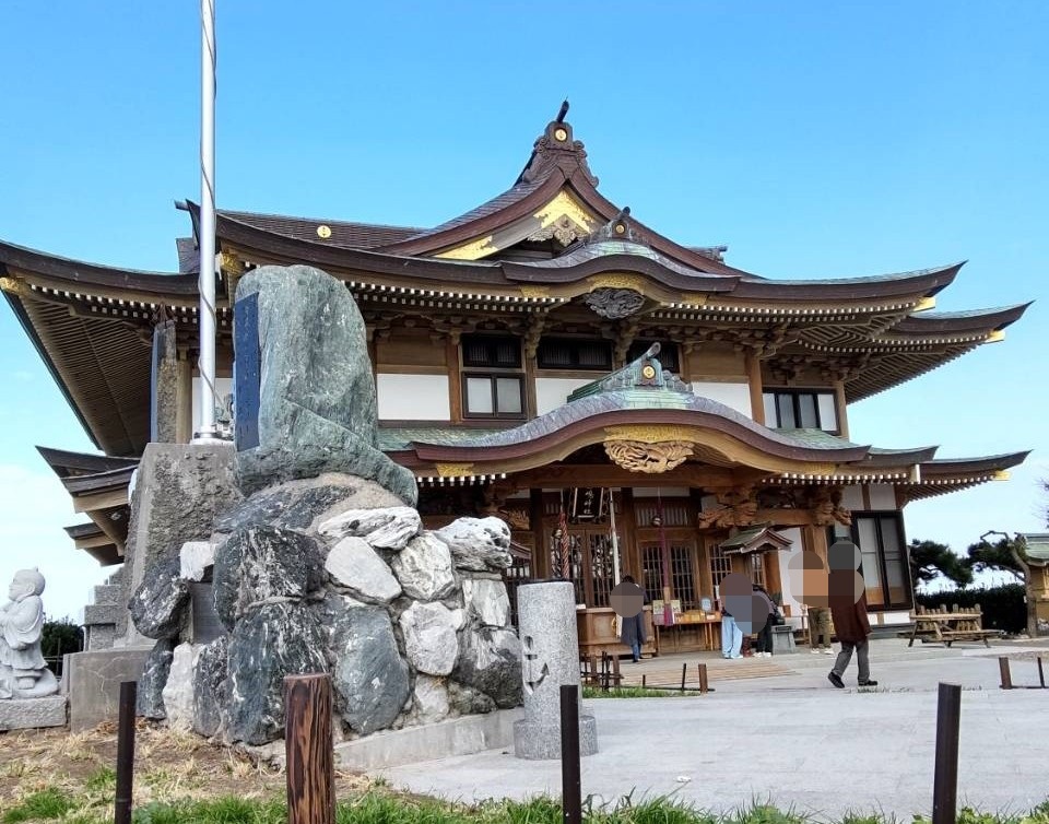 石碑　建物　蕪島神社