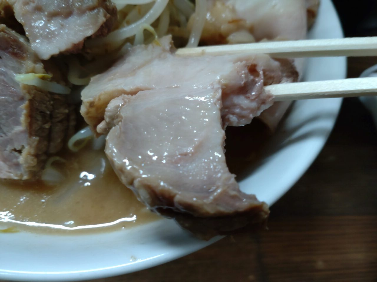 極肉麺たいし　肉塊　実物