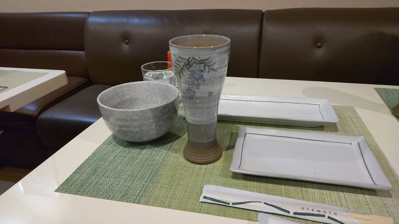 夢藤　テーブル席　食器類