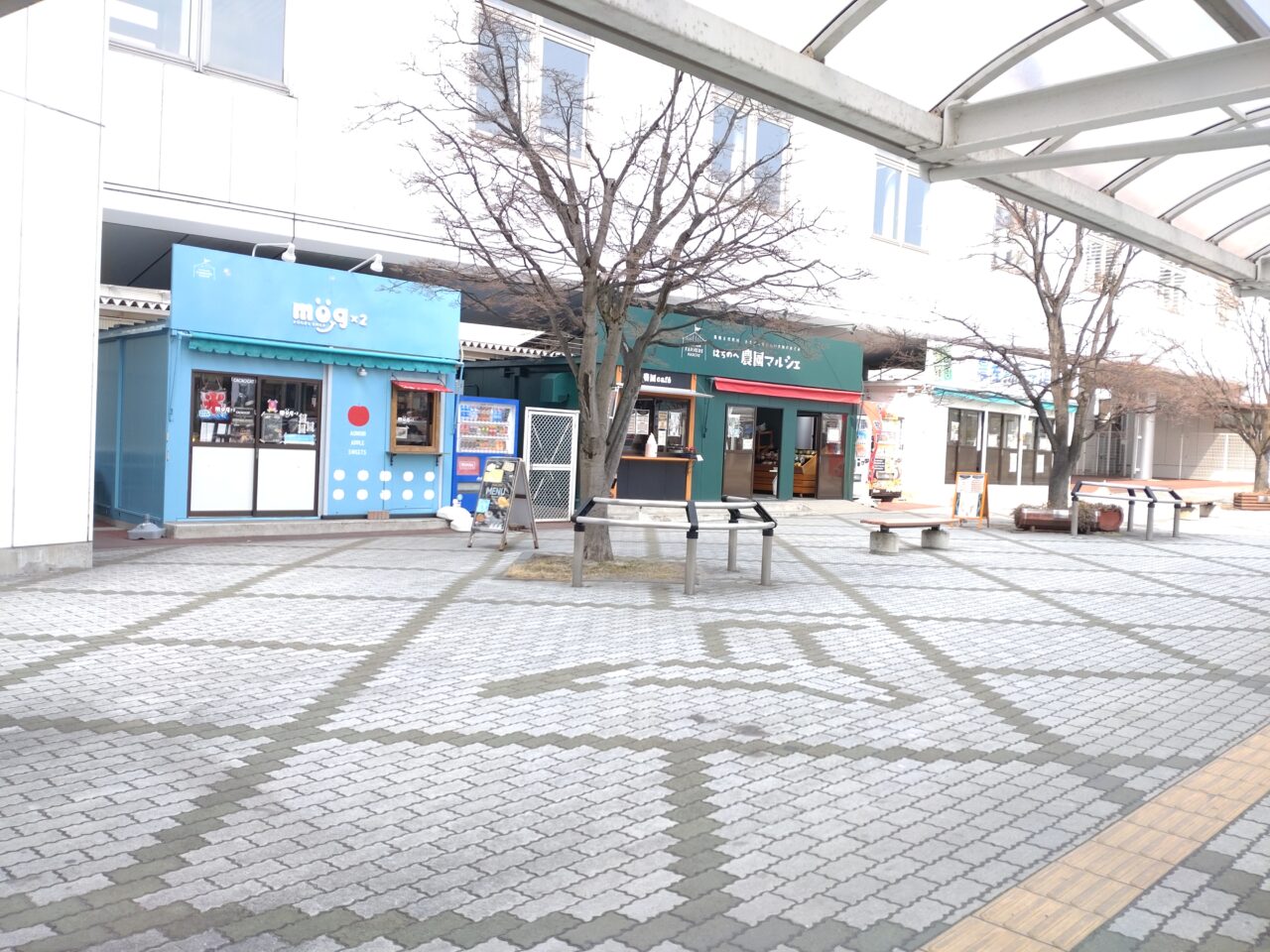 八戸駅　駅前横丁　広場