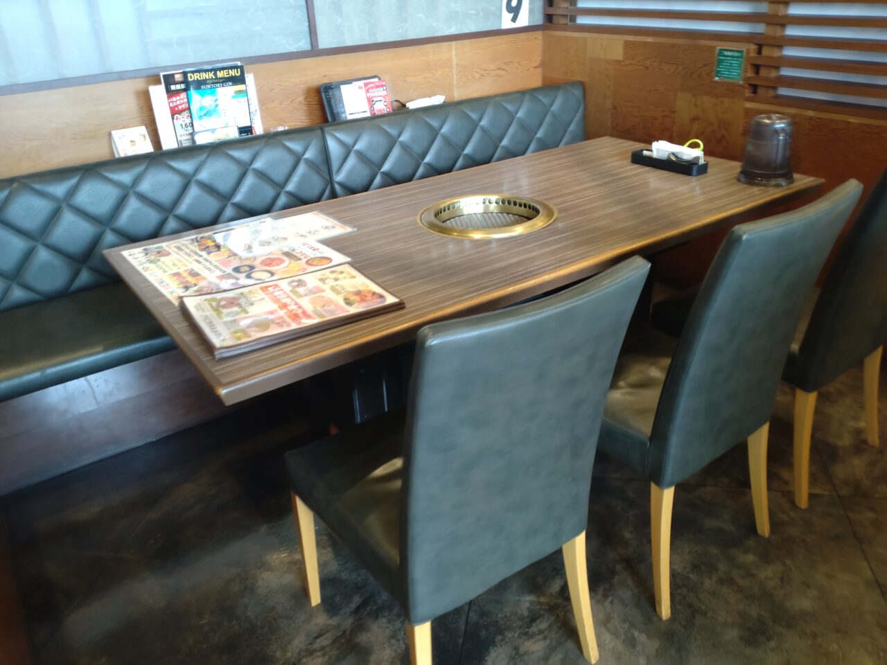 一心亭　類家店　テーブル席