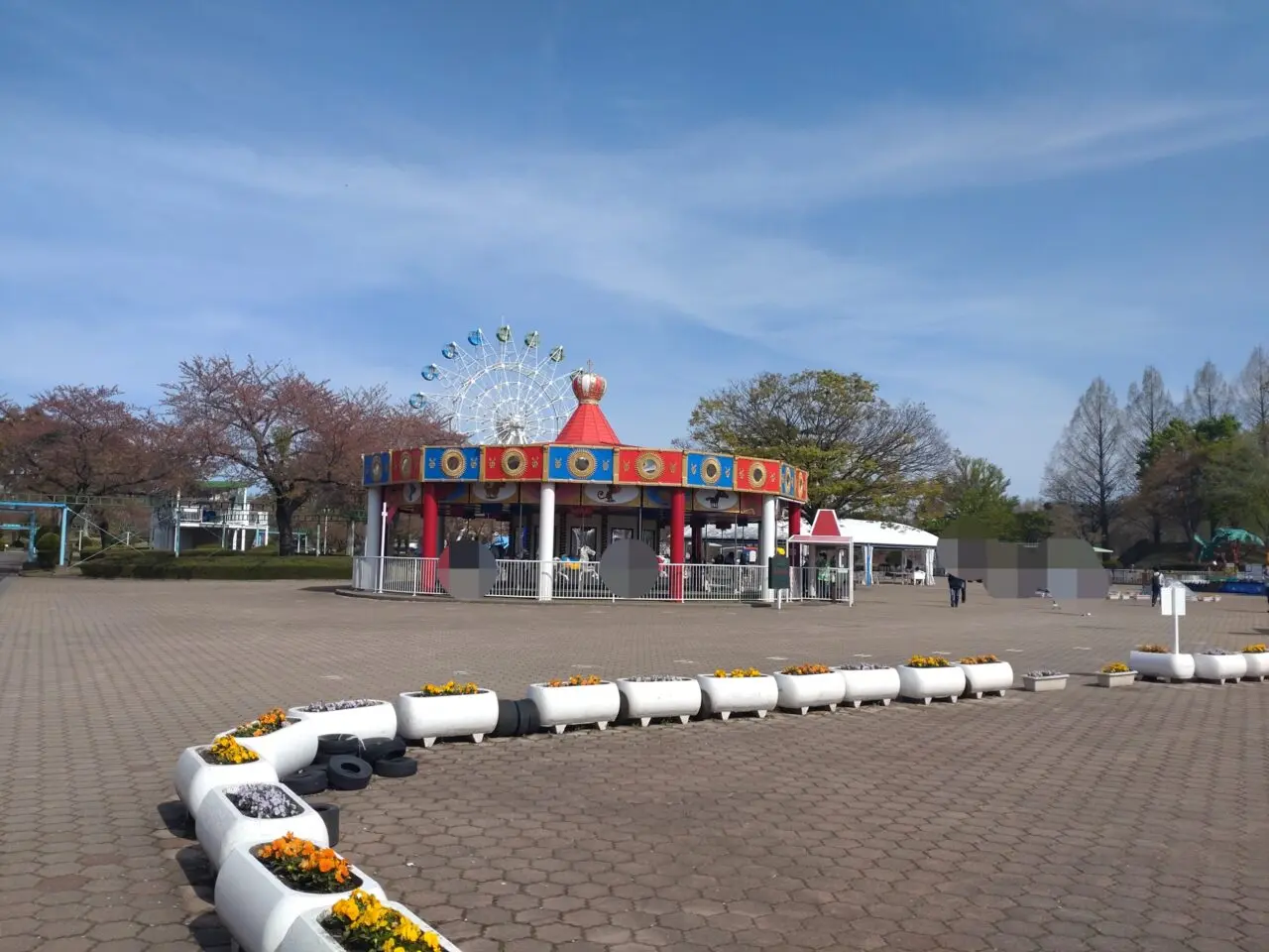 八戸公園　観覧車　メリーゴーランド