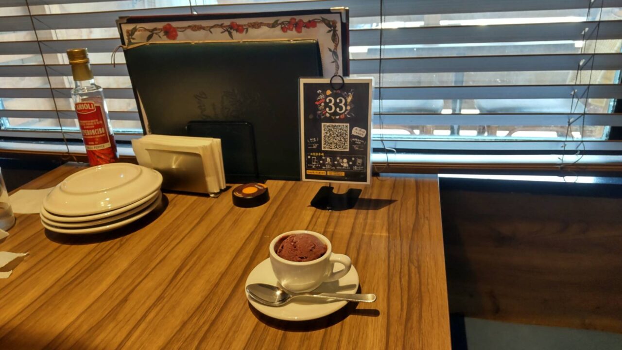 バンサン珈琲　店内　QRコード