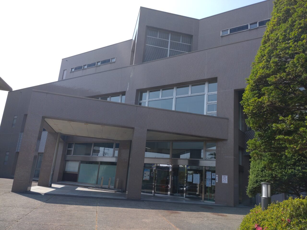 八戸　市立図書館　外観