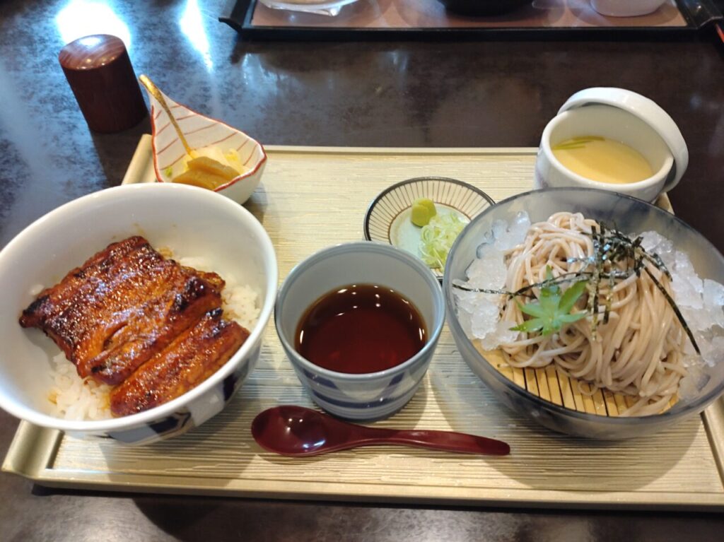 俵屋　しんぶんカフェ　ミニうな丼ランチ