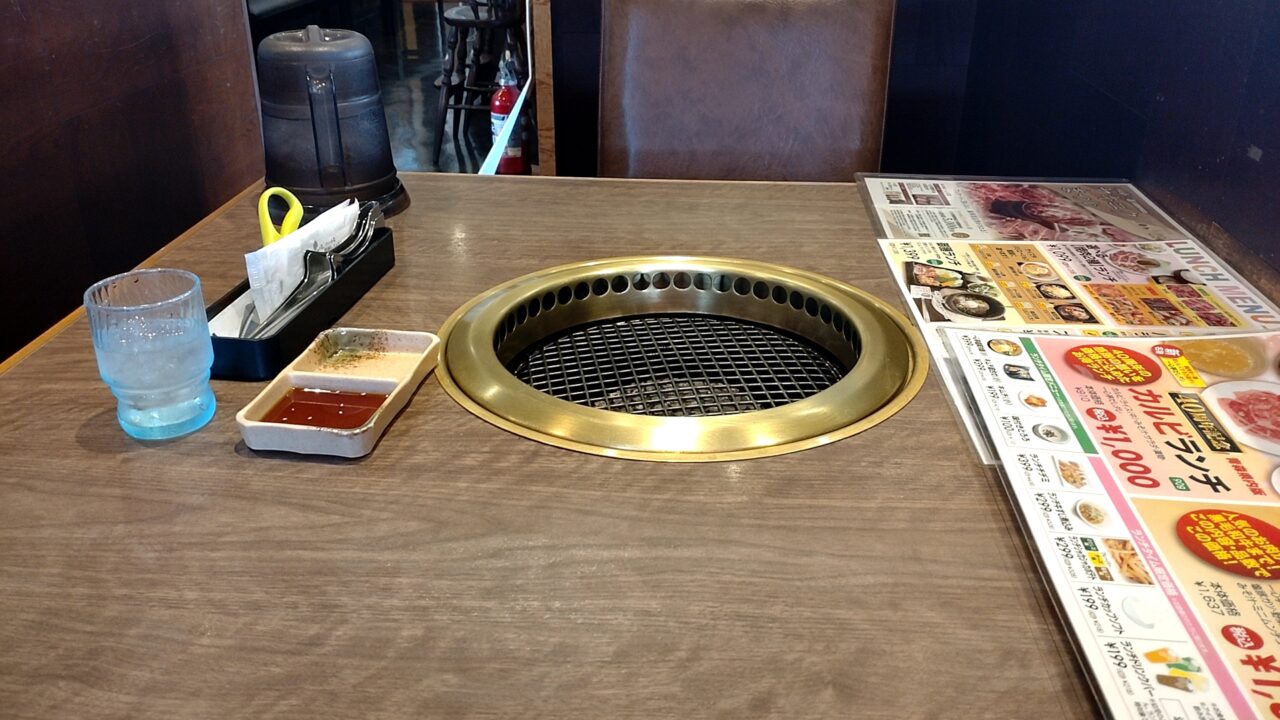 一心亭　南類家店　テーブル