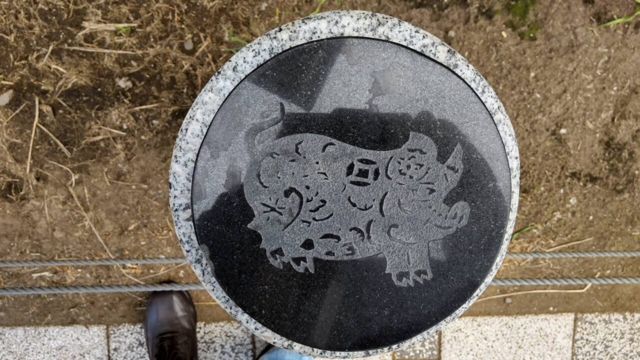 神社　蕪島　石像