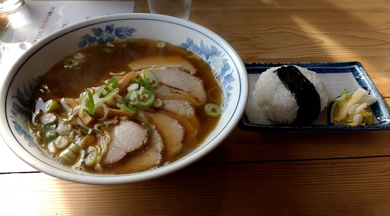 しおで　チャーシューメン　おにぎり