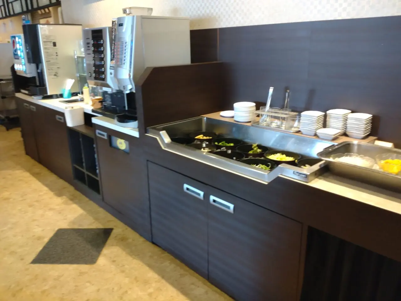 悠々館　サラダドリンクバー　場所